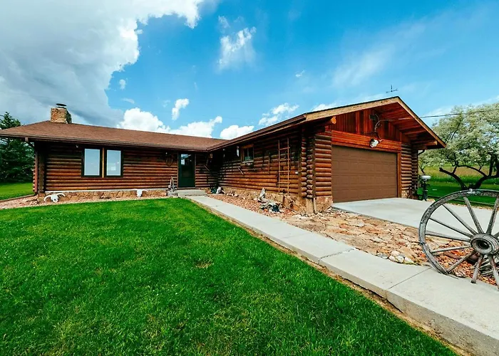 Rustic With Enormous Backyard And Marvelous Mountain Views In Buffalo, Wyoming