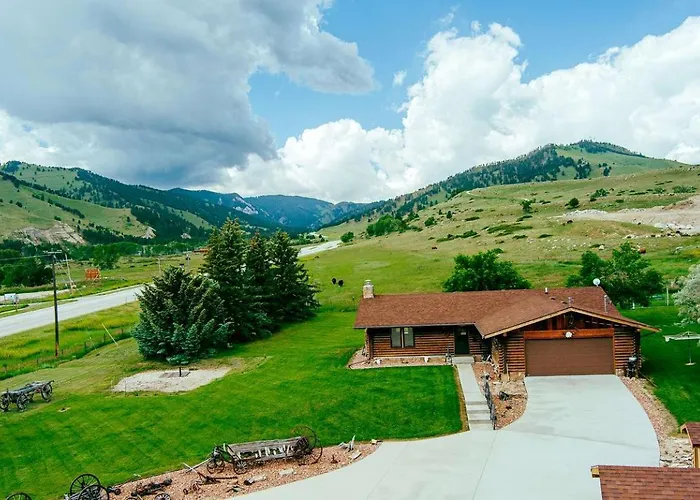 Rustic With Enormous Backyard And Marvelous Mountain Views In Buffalo, Wyoming Holiday home