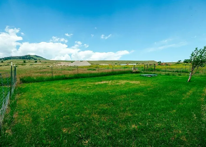 Rustic With Enormous Backyard And Marvelous Mountain Views In Buffalo, Wyoming